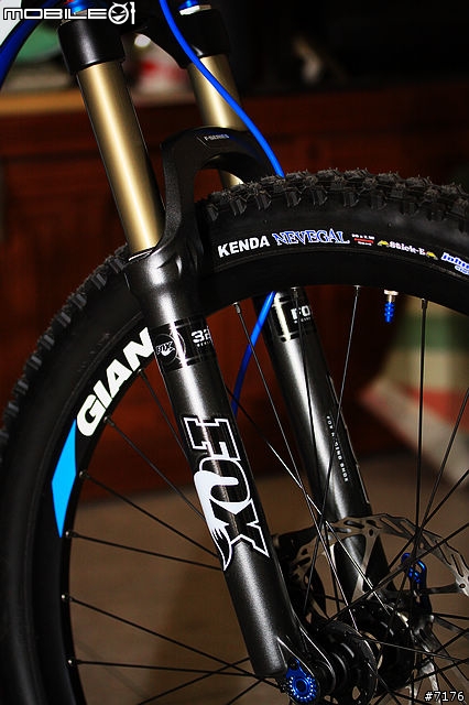 2011 GIANT Trance X2 開箱文 （圖多）2010/12/16 新增爆亮頭燈！2011/03/19 新增GARMIN EDGE 800!