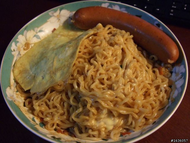 [暗黑料理] 美味棒 (附起士乾拌辛拉麵)