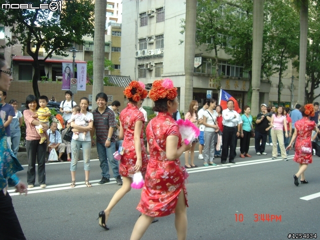 國慶花車遊行沒有正妹之有圖有真相