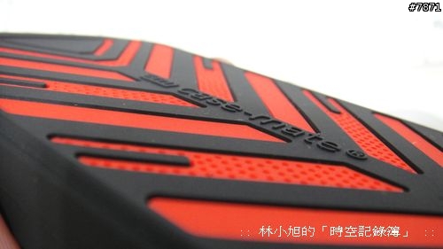 [分享] Case-Mate Torque iPhone 4 飛車胎紋-矽膠保護套