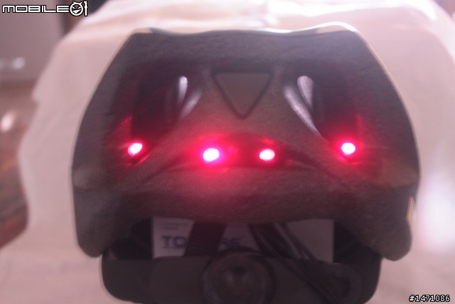 [開箱] 警示燈的另一選擇 BM TOPFIRE Flashlight for helmets