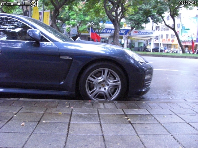 [巧遇] PORSCHE New Cayenne & Panamera