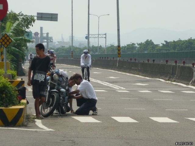 2010 西濱極限挑戰 400K - 風情海岸前加油站 約11:1X am