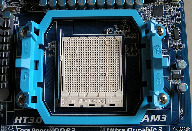 兩岸混種的桌上型電腦組裝與效能小測分享
