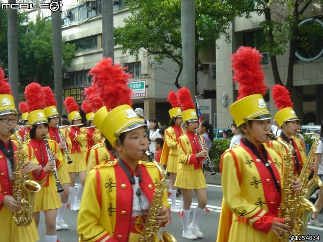 國慶花車遊行沒有正妹之有圖有真相