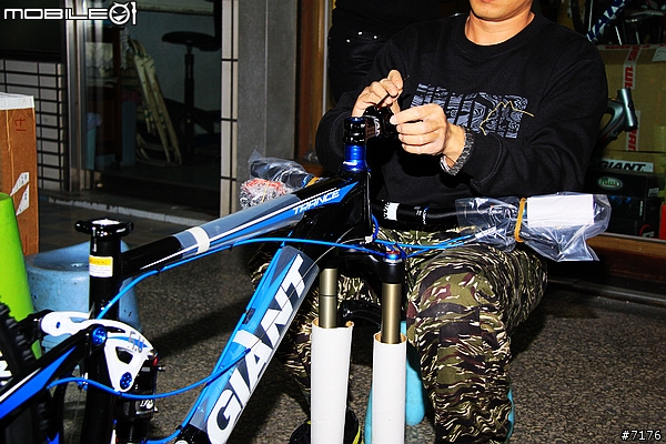 2011 GIANT Trance X2 開箱文 （圖多）2010/12/16 新增爆亮頭燈！2011/03/19 新增GARMIN EDGE 800!