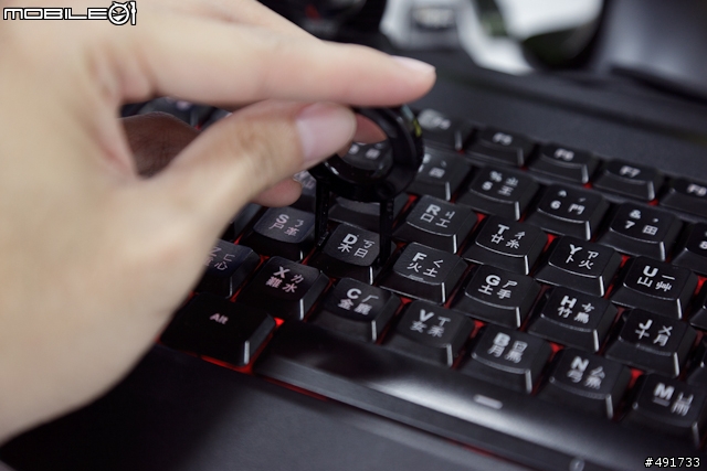 四季都讓手吹電風～曜越電競鍵盤 CHALLENGER 實測分享