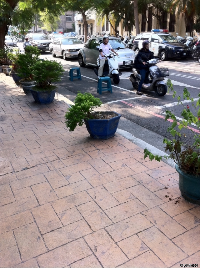胡市長，請進來看一下台中市的路霸。
