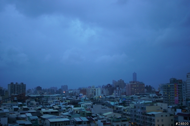 高雄市開始颳大風了~