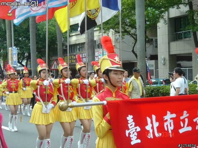 國慶花車遊行沒有正妹之有圖有真相