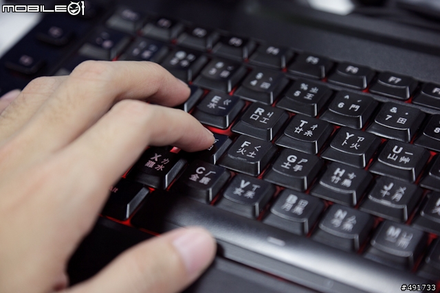 四季都讓手吹電風～曜越電競鍵盤 CHALLENGER 實測分享