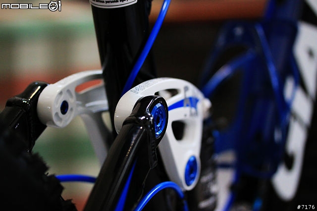 2011 GIANT Trance X2 開箱文 （圖多）2010/12/16 新增爆亮頭燈！2011/03/19 新增GARMIN EDGE 800!