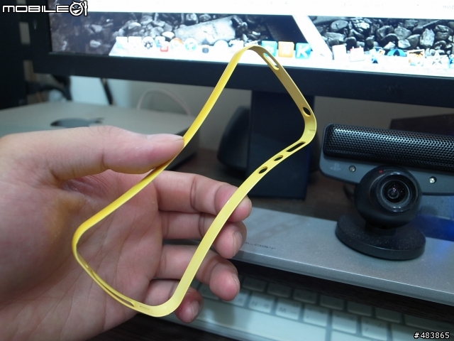 [分享] Reventon Yellow NEO HYBRID EX Series for iPhone 4