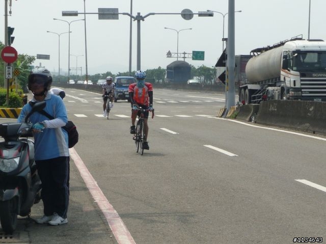 2010 西濱極限挑戰 400K - 風情海岸前加油站 約11:1X am