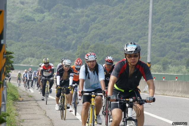 99/10/02(六) NS西濱400K/200K上午09:00~09:50 北上白沙屯派出所前的照片