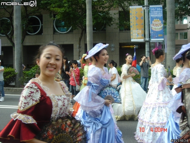 國慶花車遊行沒有正妹之有圖有真相
