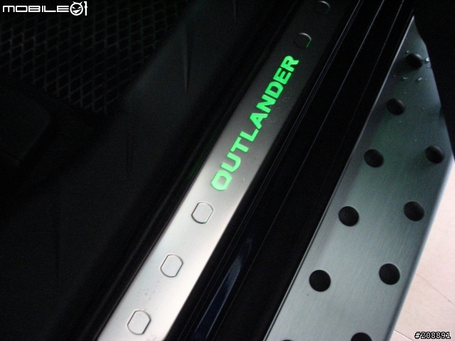 2010 All New Outlander 豪華型時尚藍小開箱文分享