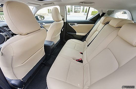Lexus CT200h後座空間還是不足