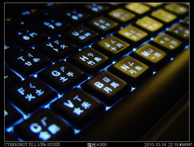羅技無線炫光鍵盤K800-黑暗中躍動指尖的精靈
