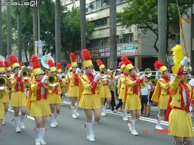 國慶花車遊行沒有正妹之有圖有真相