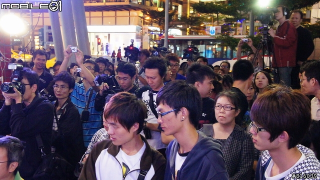 [採訪] NOKIA N8台北信義威秀噴火首賣會！