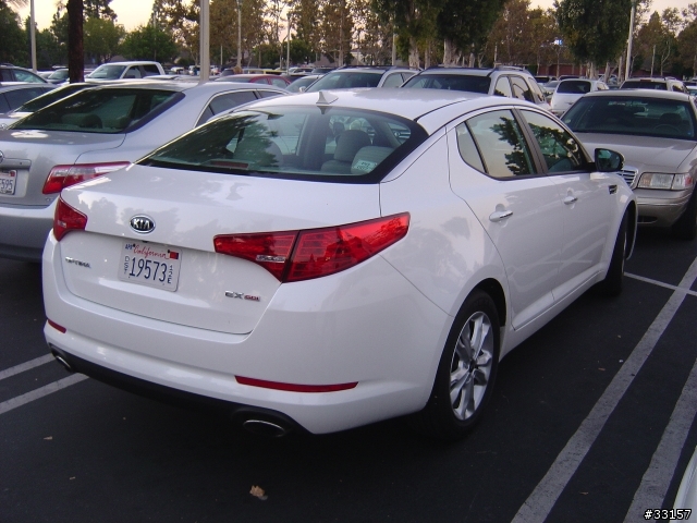KIA的新款車?和Hyundai Elantra偽裝車