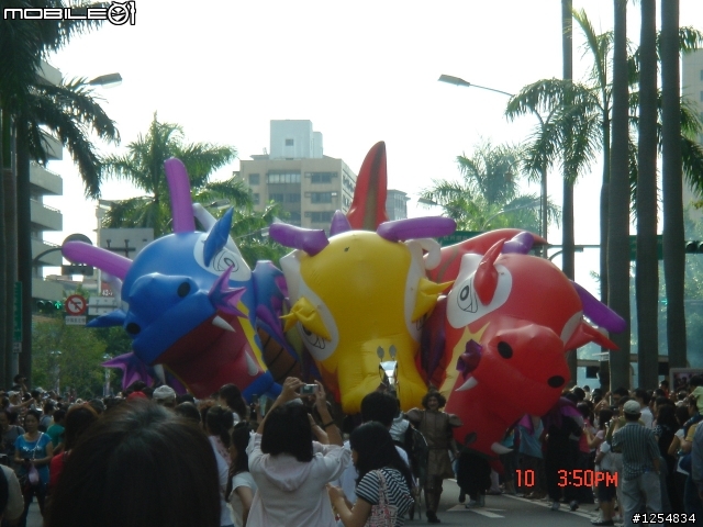 國慶花車遊行沒有正妹之有圖有真相