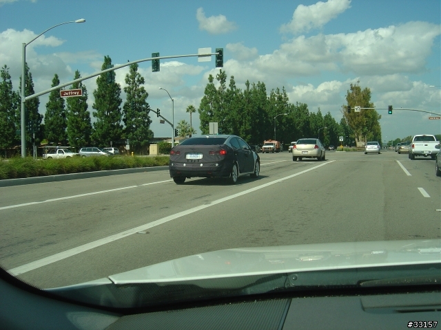 KIA的新款車?和Hyundai Elantra偽裝車