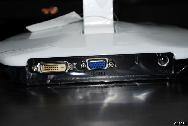 [開箱] 世界最薄23吋電腦螢幕 AOC e2343F