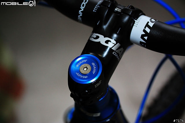 2011 GIANT Trance X2 開箱文 （圖多）2010/12/16 新增爆亮頭燈！2011/03/19 新增GARMIN EDGE 800!