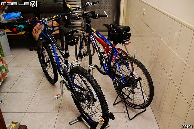 2011 GIANT Trance X2 開箱文 （圖多）2010/12/16 新增爆亮頭燈！2011/03/19 新增GARMIN EDGE 800!