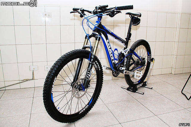 2011 GIANT Trance X2 開箱文 （圖多）2010/12/16 新增爆亮頭燈！2011/03/19 新增GARMIN EDGE 800!