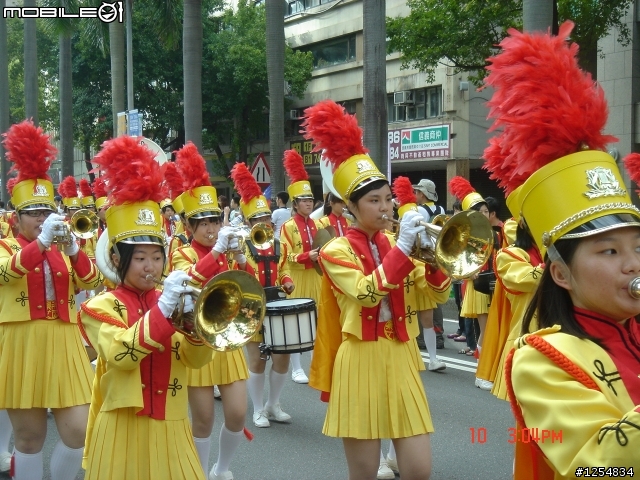 國慶花車遊行沒有正妹之有圖有真相