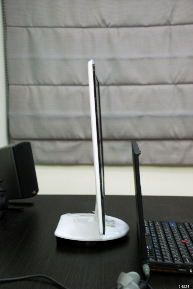 [開箱] 世界最薄23吋電腦螢幕 AOC e2343F