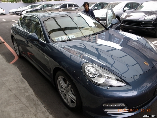 幫朋友簡易開箱 PANAMERA 4S