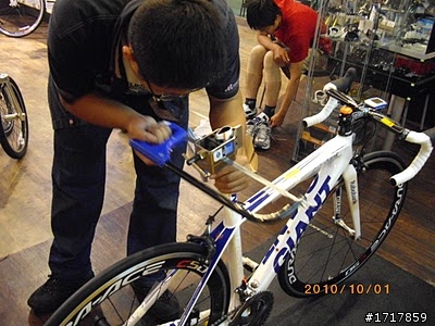 [開箱分享文] 2011 Giant TCR Adv SL Rabobank ISP，有興趣的人請參考