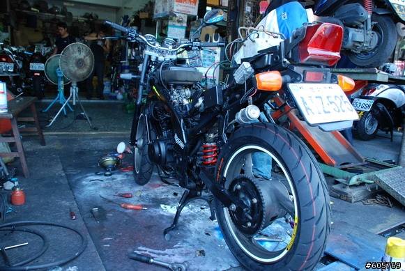 再見雲豹之FZ2整車記~FIAT場車?原廠機車