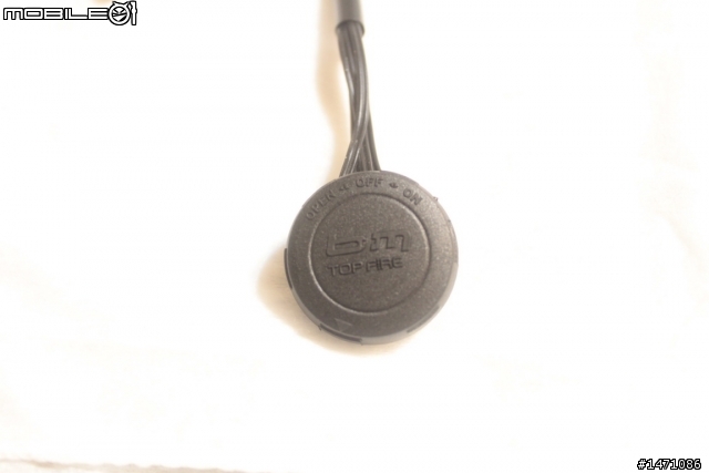 [開箱] 警示燈的另一選擇 BM TOPFIRE Flashlight for helmets