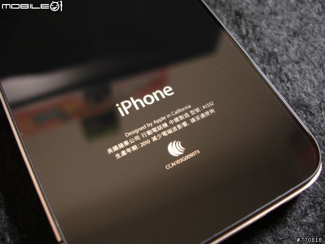 [開箱] iPhone 4 半開箱文與使用心得，同場加映iPad WI-FI 64G、iPad Case開箱！