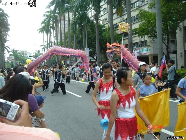 國慶花車遊行沒有正妹之有圖有真相