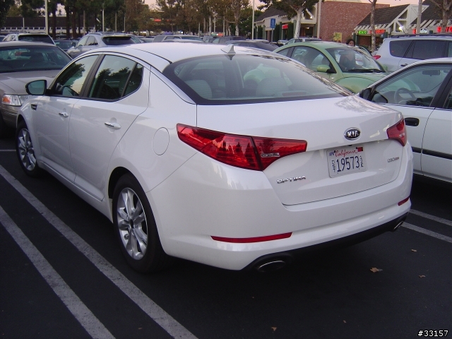 KIA的新款車?和Hyundai Elantra偽裝車
