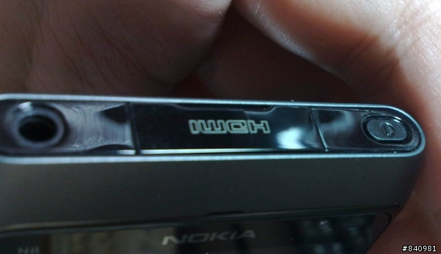 N8 HDMI 蓋，裂了！髮絲紋HDMI蓋！