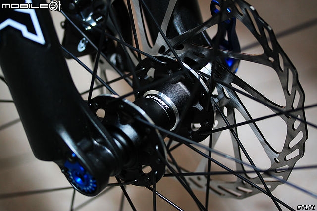 2011 GIANT Trance X2 開箱文 （圖多）2010/12/16 新增爆亮頭燈！2011/03/19 新增GARMIN EDGE 800!