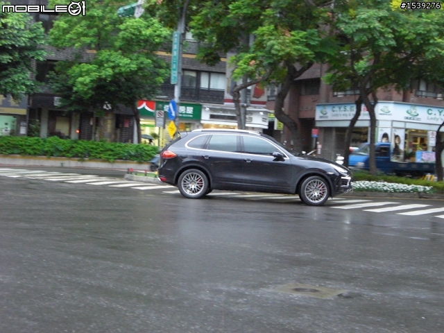 [巧遇] PORSCHE New Cayenne & Panamera