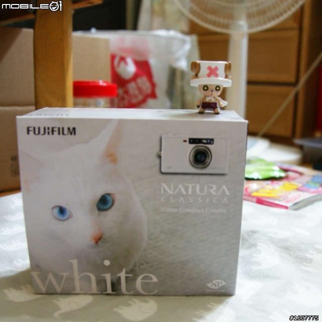 [開箱] 玩回底片機~我的喬巴機-FUJIFILM CLASSICA white