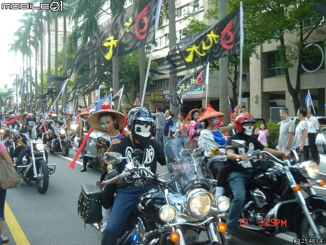 國慶花車遊行沒有正妹之有圖有真相