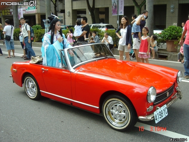 國慶花車遊行沒有正妹之有圖有真相