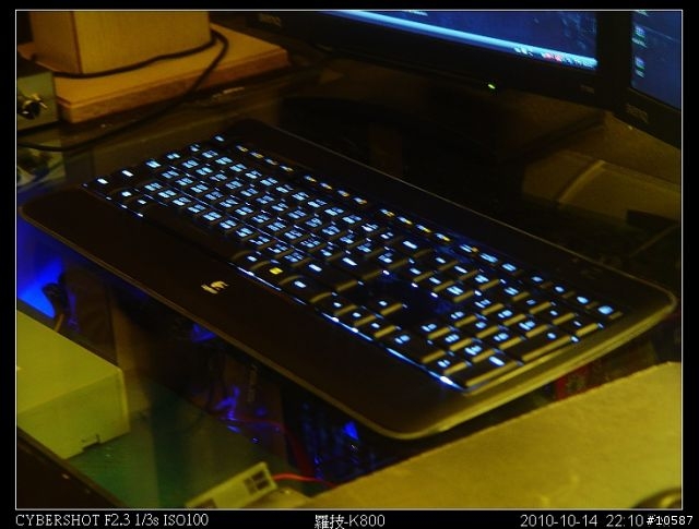羅技無線炫光鍵盤K800-黑暗中躍動指尖的精靈