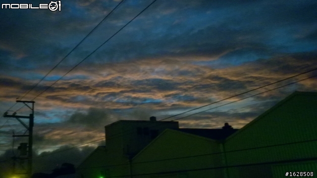 就在剛才!  疑似地震雲!