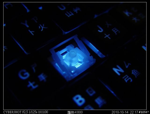 羅技無線炫光鍵盤K800-黑暗中躍動指尖的精靈